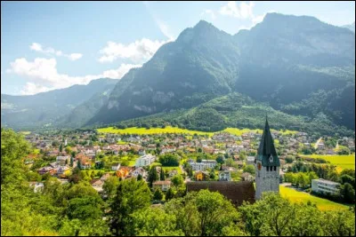 Entre quels pays le Liechtenstein est-il situé ?