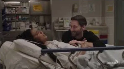 Comment meurt la patiente mais aussi l'amie du docteur Bloom ?