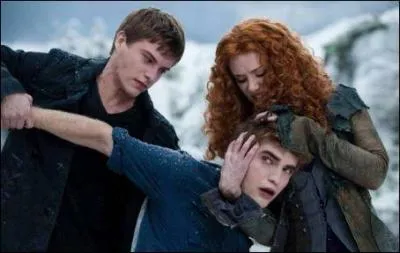 Twilight 3 : au dbut du film dans quelle ville Riley se fait-il mordre par Victoria ?
