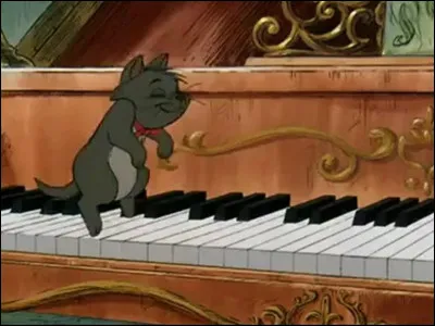 Dans le célèbre dessin animé "Les Aristochats", l'un des chats porte le nom d'un musicien, lequel ?