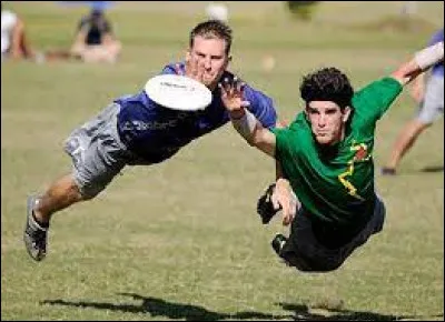 Sports et Loisirs : Quel nom est utilisé quand on parle de frisbee en compétition ?