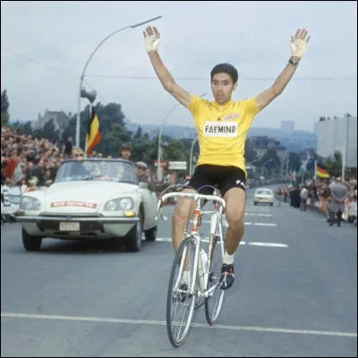 Sport : Quel coureur cycliste est le recordman du nombre de jours passés en maillot jaune sur le Tour de France ?