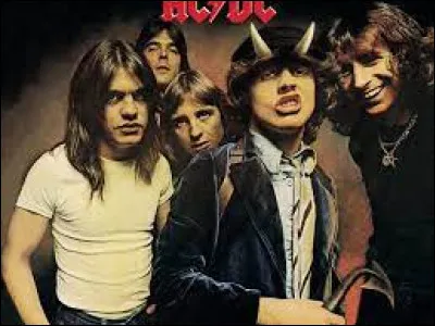 Arts : Laquelle de ces chansons n'est pas du groupe AC/DC ?