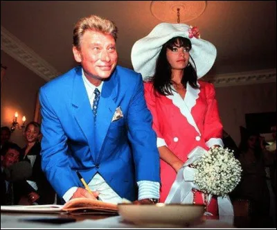 Qui est ce Johnny (1943-2017), chanteur et acteur français qui s'est marié 5 fois dont 2 fois avec Adeline Blondieau ?