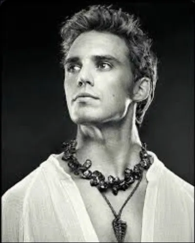 Pourquoi Katniss a-t-elle lancé une bombe sur Finnick ?