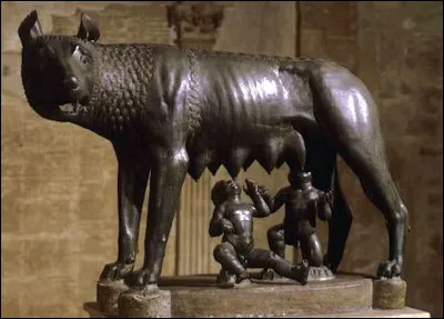 Qui sont les deux frères élevés par une louve ?