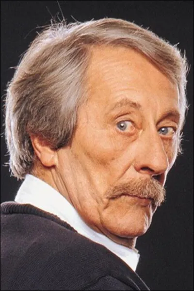 Dans quel film Jean Rochefort rentre chez lui après un longue escapade et prétend auprès de sa femme avoir perdu la mémoire ?