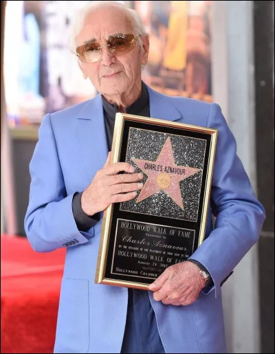 Quel est le bon titre d'une chanson de Charles Aznavour ?