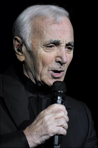 Quel est le bon titre d'une chanson de Charles Aznavour ?