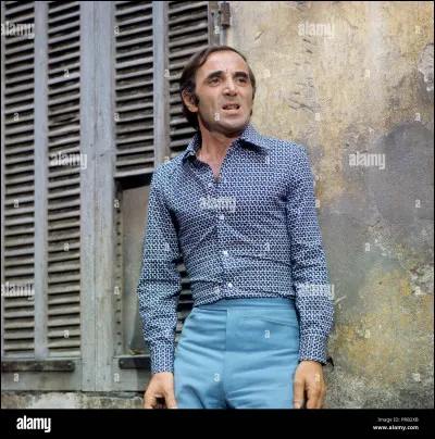 Quel est le bon titre d'une chanson de Charles Aznavour ?