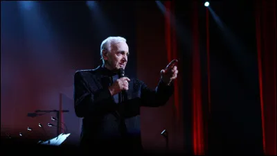 Quel est le bon titre d'une chanson de Charles Aznavour ?