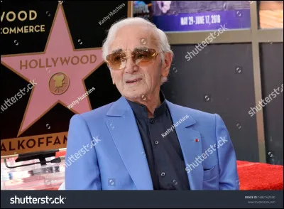 Quel est le bon titre d'une chanson de Charles Aznavour ?