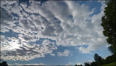 Quel produit est utilisé pour ensemencer les nuages afin de lutter contre la désertification ?