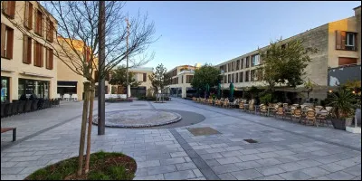 Pessac est, avec 65 800 habitants, la 3e ville de son département : elle appartient à l'agglomération de ...