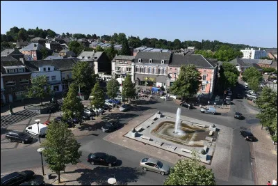 Hautmont est une ville de 14 300 habitants ; ancien grand centre sidérurgique, elle appartient à l'agglomération de ...