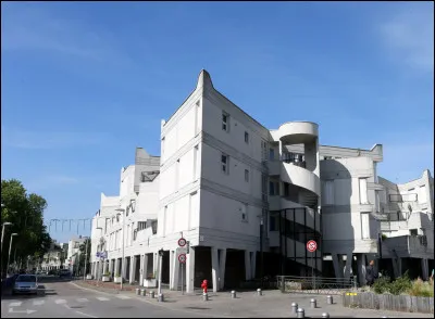 Saint-Martin-d'Hères est, avec 38 200 habitants, la 2e ville de son département : elle appartient à l'agglomération de ...