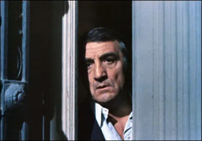 Dans le titre du film de Jacques Deray, quel insecte porte Lino Ventura sur l'épaule ?