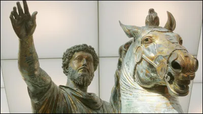 Quel empereur romain a écrit ses "Pensées", traité de philosophie stoïcienne ?