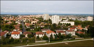 Soyaux, 9 900 habitants et 3e ville du d&eacute;partement, appartient &agrave; l'agglom&eacute;ration d' ...