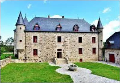 Je vous emmène en Nouvelle-Aquitaine, à la découverte du château de Saint-Germain-Lavolps. Commune de l'arrondissement d'Ussel, elle se situe dans le département ...