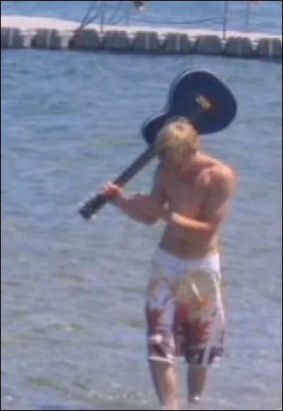 Dans quelle activité Tom a-t-il exercé avec son frère Chris ?