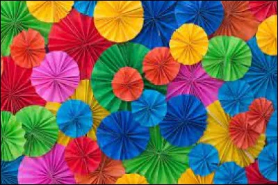 Complétez le nom d'un célèbre gâteau à base de crème de marron : "Mont-...