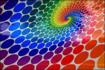 Complétez le titre de ce roman d'Agatha Christie : "L'homme au complet...