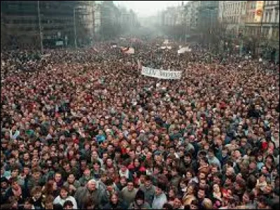 Histoire : Dans quel pays eut lieu la révolution de Velours en 1989 ?