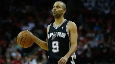 Sports et Loisirs : À quel poste évoluait le joueur de basket-ball Tony Parker ?