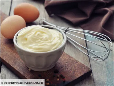 Quel ingrédient n'est pas nécessaire à la mayonnaise ?