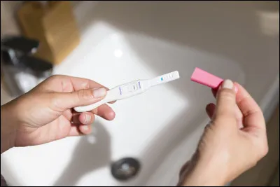 Tu annonces que ta mère est enceinte et que tu vas avoir une petite sur.
Quelle est la réaction de tes copines ?