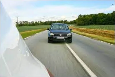 Quelle lettre faut-il remplacer pour obtenir une forme d'association ?