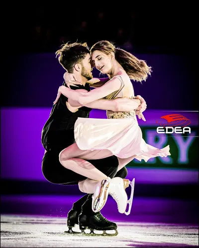 Comment sappelle la fédération internationale de patinage artistique ?