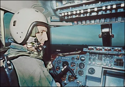 Le pilote André Turcat est célèbre pour avoir été le premier pilote d'essai de quel avion franco-anglais ?