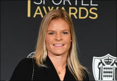 Quel est le numéro de maillot d'Eugénie Le Sommer ?