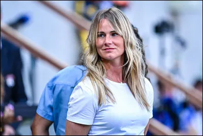 Amandine Henry a été sélectionnée pour disputer la Coupe du monde, mais elle se blesse lors d'un entraînement pendant la préparation. Quelle autre compétition a-t-elle manqué avec l'équipe de France ?