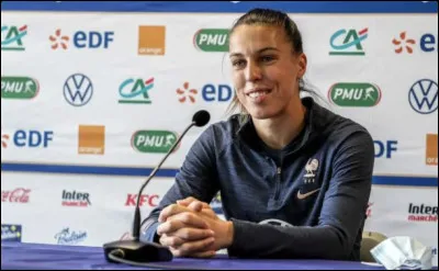 Troisième gardienne de l'équipe de France, elle rejoint en 2021 le Paris Saint-Germain en provenance du Havre, elle s'appelle...
