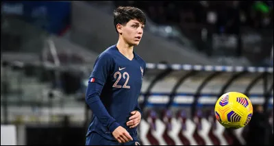 Élisa De Almeida évolue au poste de défenseuse centrale, mais peut aussi être ...