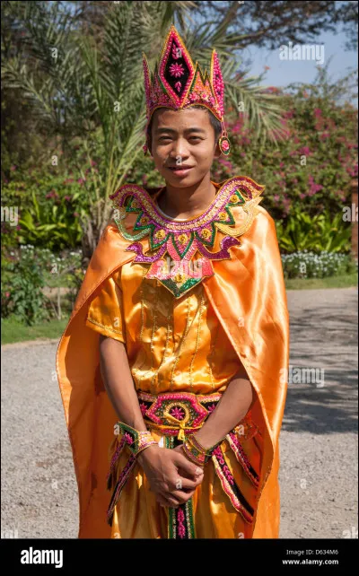 Comment sappelle la tenue traditionnelle birmane ?
