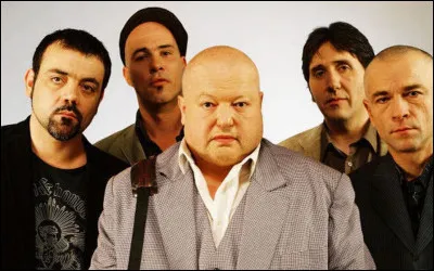 Quel est ce groupe dont l'un des titres c&eacute;l&egrave;bres s�intitule ''Dans la salle du bar-tabac de la rue des Martyrs'' ?