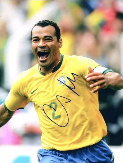 Cafu est un ancien footballeur brésilien et champion du monde en 1994 ayant joué au poste d'arrière droit. Dans quel club n'a-t-il jamais joué ?