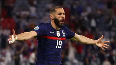 Karim Benzema est un footballeur évoluant à l'Al-Ittihad. C'est aussi une légende du Real Madrid et le Ballon d'or 2022. Dans quel club a-t-il été formé ?