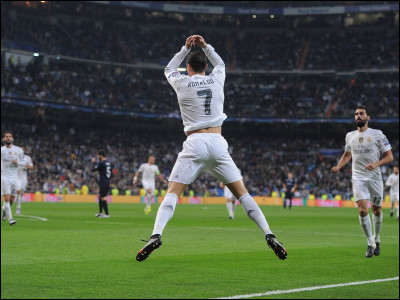 Cristiano Ronaldo est l'un des meilleurs footballeurs de tous les temps avec plus de 800 buts inscrits dans sa carrière. Combien de Ballons d'or a-t-il remportés (juillet 2023) ?