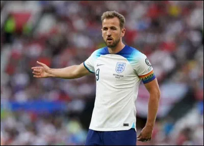 Harry Kane est un footballeur anglais évoluant au poste d'avant-centre à Tottenham Hotspur. Quelle est sa taille ?