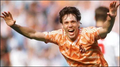 Marco Van Basten était un footballeur néerlandais ayant un grand talent technique. Quel surnom lui a été donné par les supporters de l'AC Milan ?