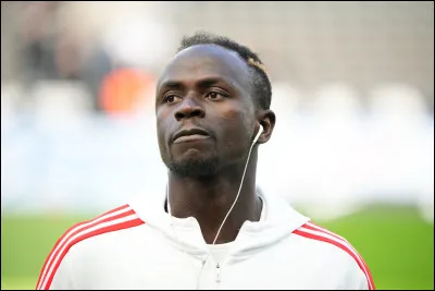 Sadio Mané est un footballeur sénégalais né le 10 avril 1992 dans le village de Bambali. Il joue actuellement au Bayern de Munich. Quel trophée n'a-t-il jamais remporté ?