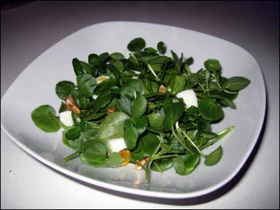 Denise, Joc et Hermine prétendent qu'il serait raisonnable de proposer une salade ! Laquelle ont-elles choisie ?