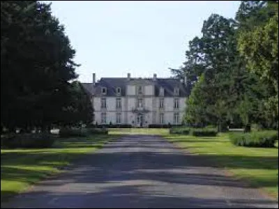 Je vous propose de partir à la découverte du château de Sully. Village de l'arrondissement de Bayeux, traversé par la Drôme, il se situe dans le département ...