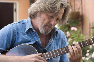 Dans quel film Jeff Bridges est-il un chanteur de country dont la carrière est en déclin ?