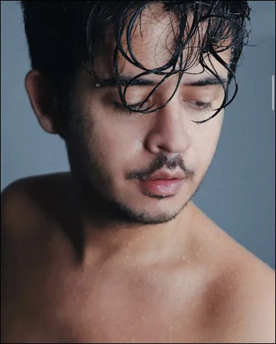 Quelle est son introduction personnalisée sur YouTube ?